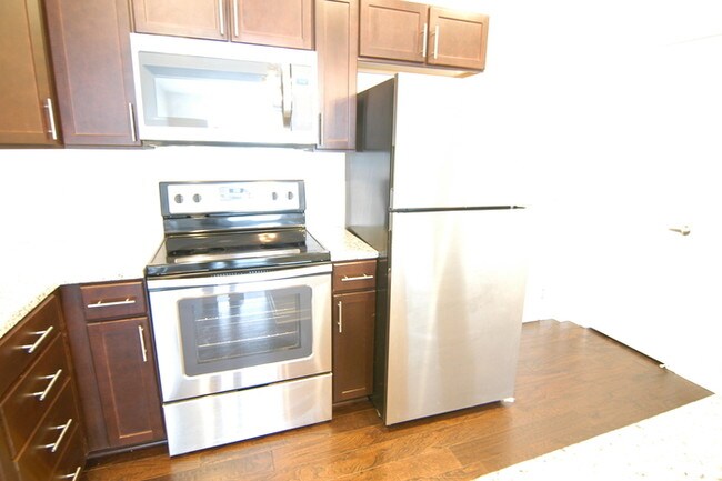 Building Photo - 2 Bedroom in Solo East Condos of Nashville!!