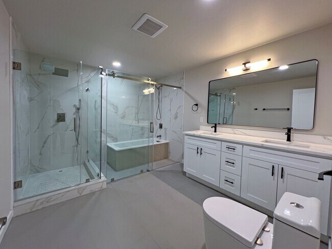 Building Photo - Freshly Remodeled 5BR Home in Prime Bellevue Enatai