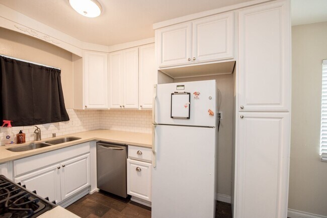 Building Photo - One Bed One Bath
