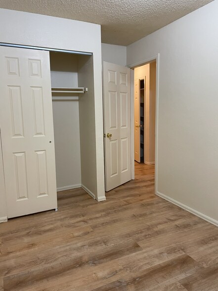Building Photo - 388 E Valley Cir
