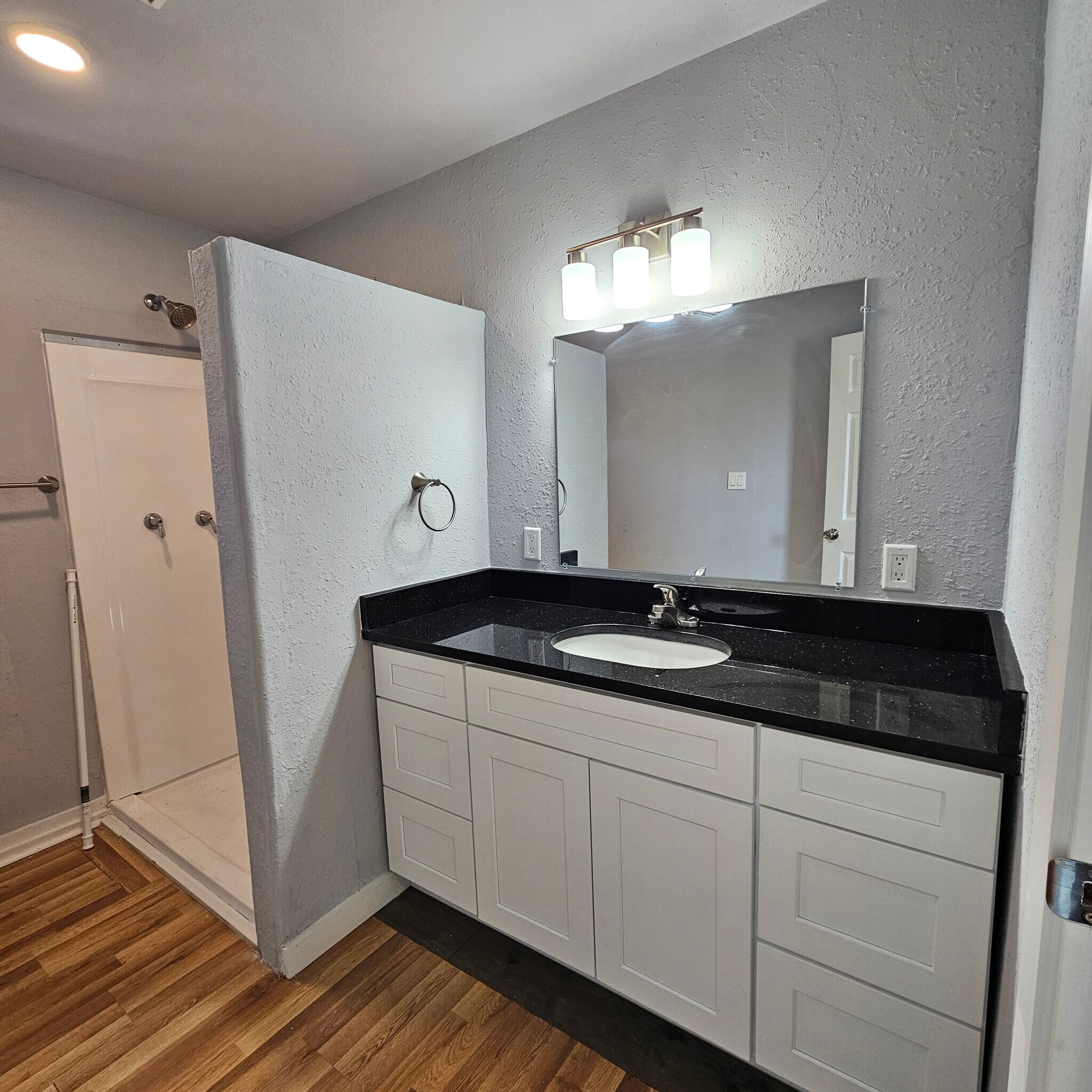 Building Photo - 512 N Gagon St