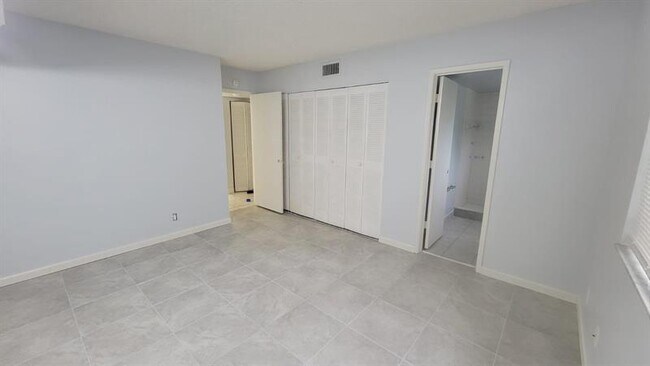 Building Photo - 313 Gardens Dr