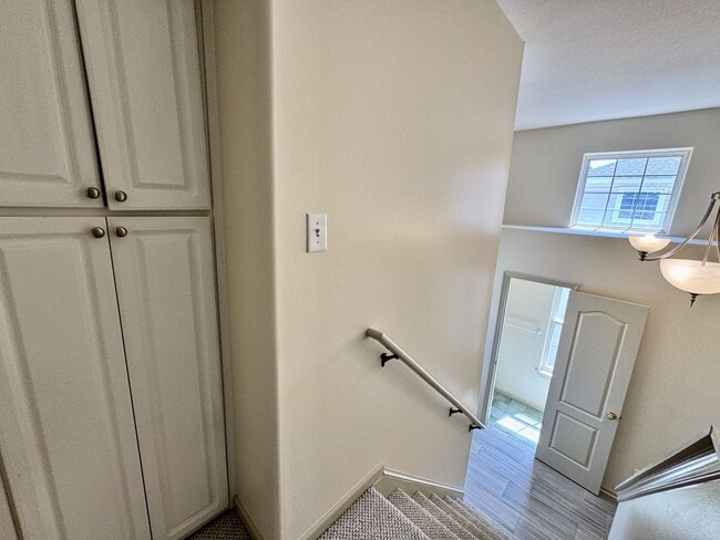 Building Photo - A Chesapeake Bay Townhome w/Garage, Available NOW! 2 Downstairs Bedrooms - Pet Friendly - 2 Balco...