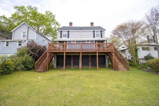 Building Photo - Now Preleasing for 2026–2027 – Beautifully Renovated Duplex in West Columbia