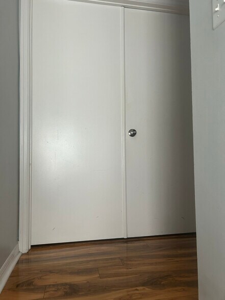 Building Photo - 4015 Tree Top Rd