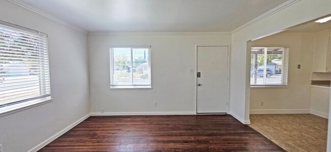 Building Photo - 1021 Buckeye Dr