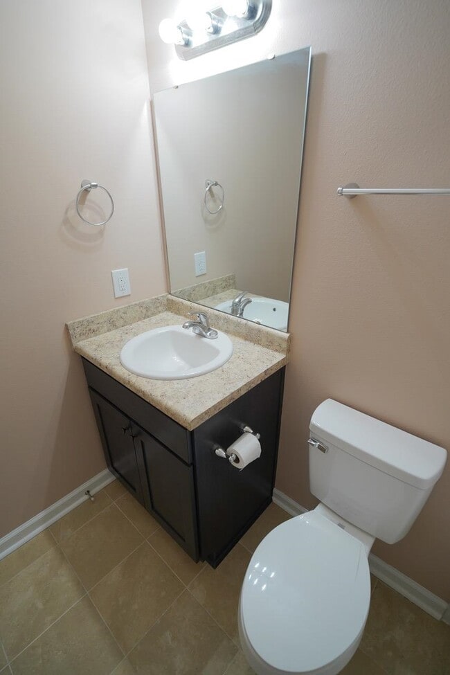 Building Photo - 933 Ashburn Dr