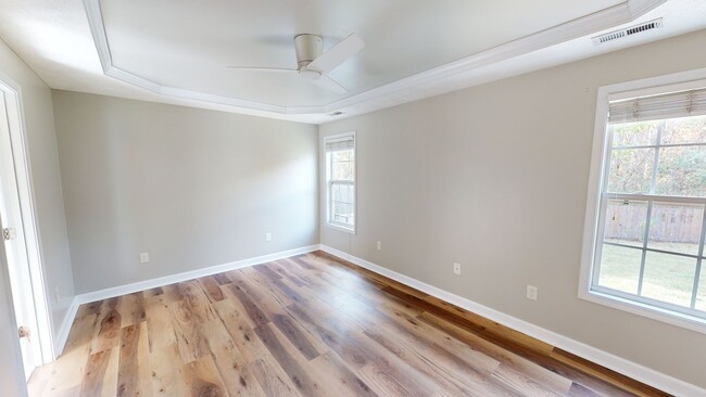 Building Photo - $300 OFF First Month's Rent! 3 Bedroom Ran...