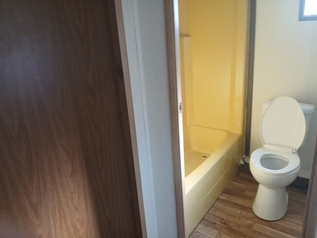 Building Photo - 11 Camelot Dr