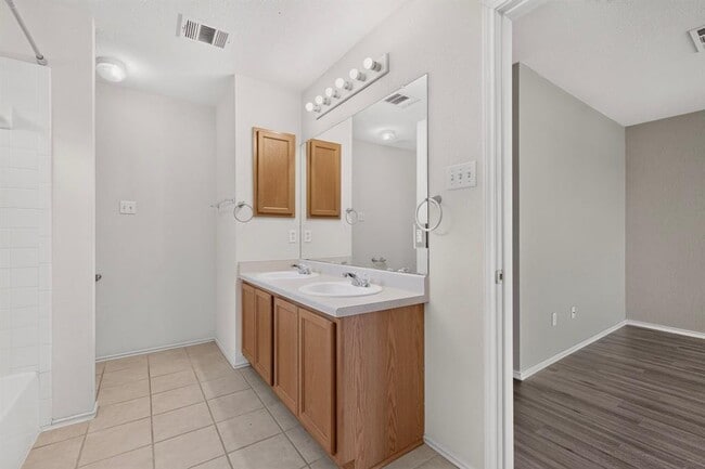 Building Photo - 13528 Briarcreek Loop