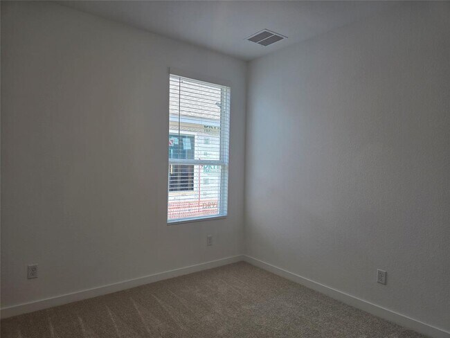 Building Photo - 229 Mets Wy