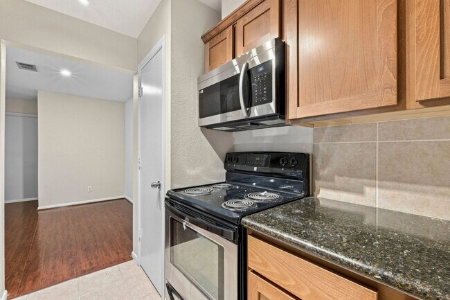 Building Photo - 1100 Augusta Dr