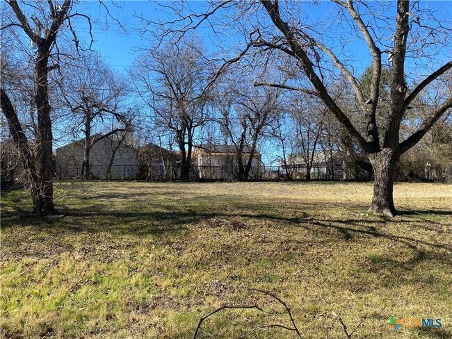 Building Photo - 706 Forest Dr