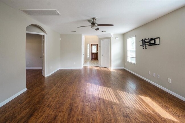 Building Photo - 10902 Barker View Dr
