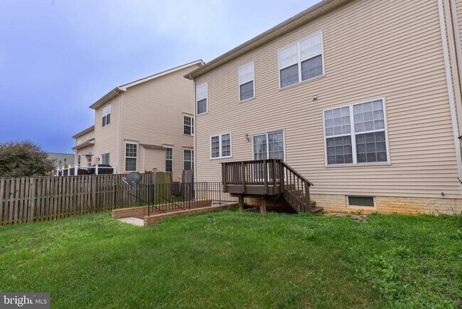Building Photo - 305 Lewisburg Ln