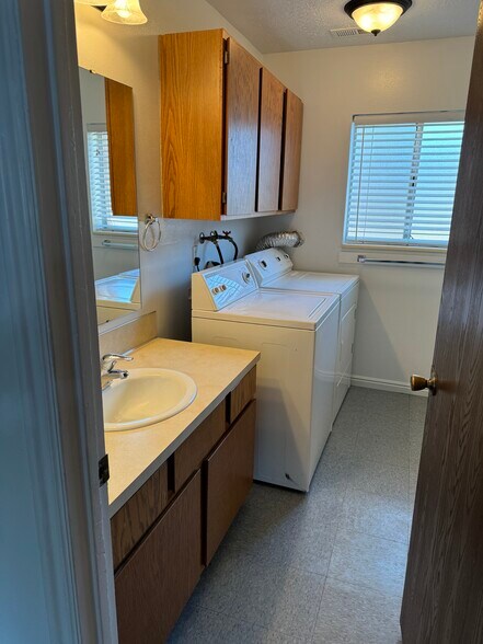 Building Photo - 430 N 1000 E