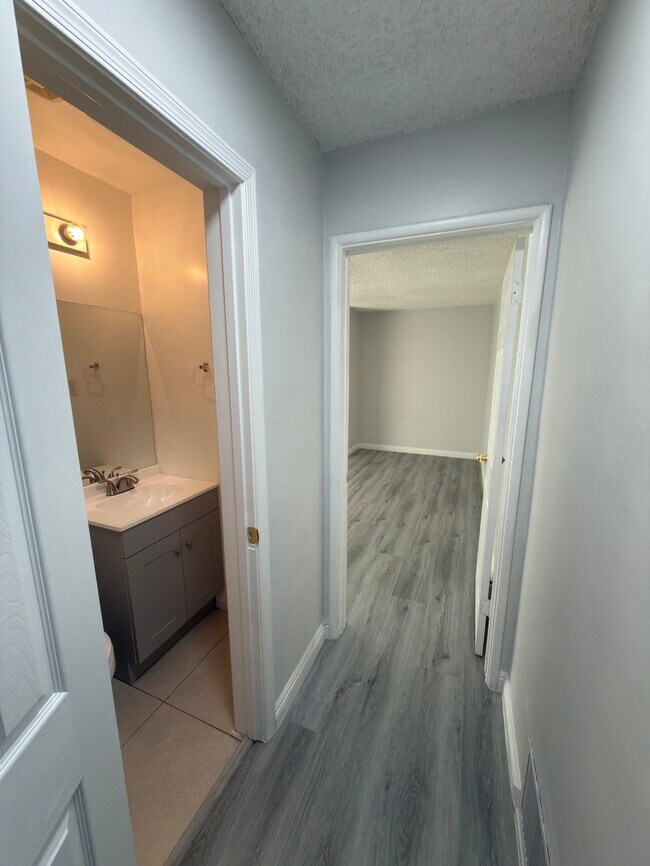 Building Photo - 1108 Cashman Dr