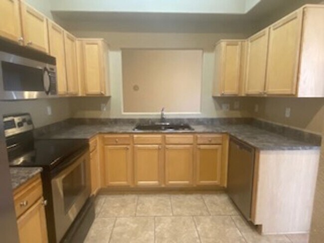 Building Photo - BEAUTIFUL SINGLE LEVEL 3 BEDROOM HOME IN PRIME GILBERT LOCATION.