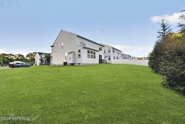 Building Photo - 319 Tulip Ct