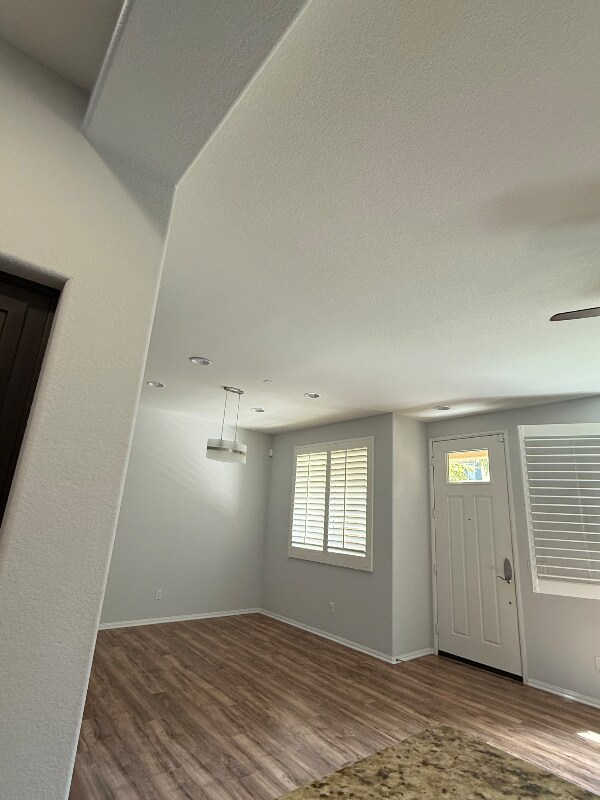 Building Photo - 1460 Mockingbird Ct