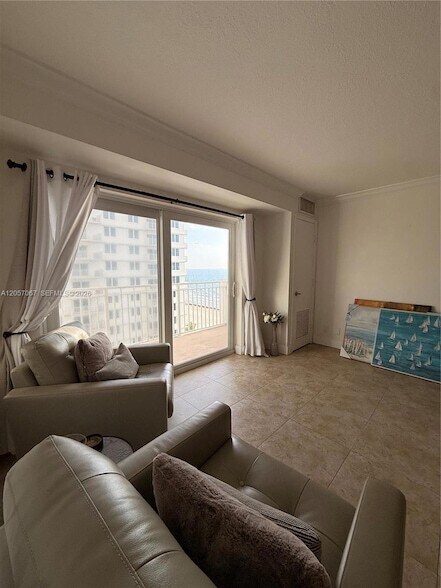 Building Photo - 3221 S Ocean Blvd