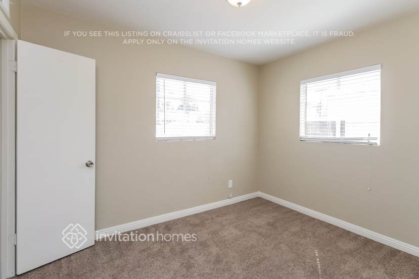 Building Photo - 1649 E 1st St