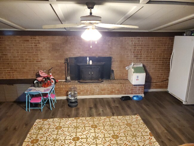 Building Photo - 53 Benton St