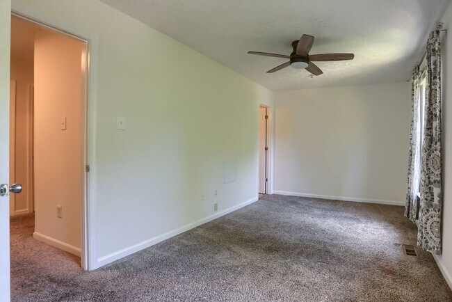 Building Photo - Contemporary Living At It's Finest in Lovely Owings Mills!!
