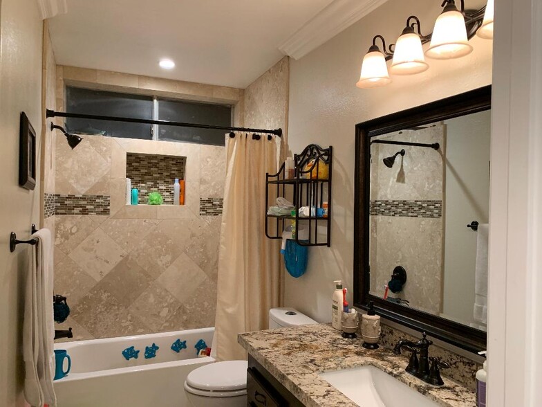 Guest Bathroom - 6860 Hyde Park Dr