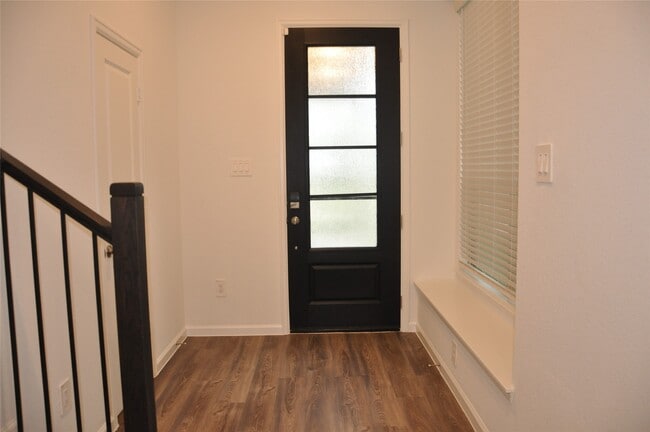 Building Photo - 673 Royal Arch Dr