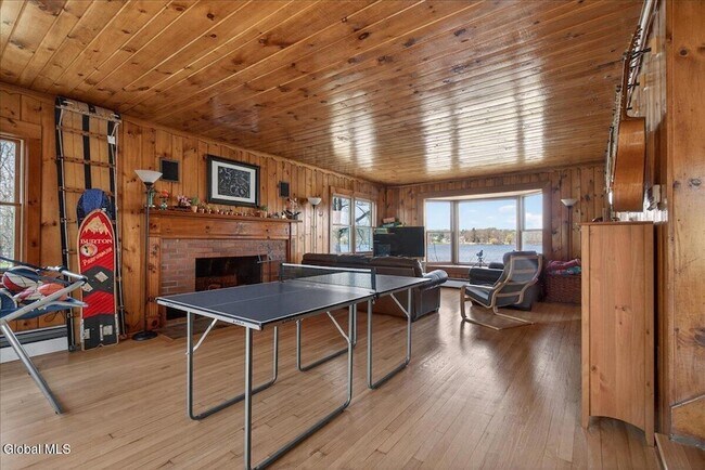 Building Photo - 15 Chase Ln