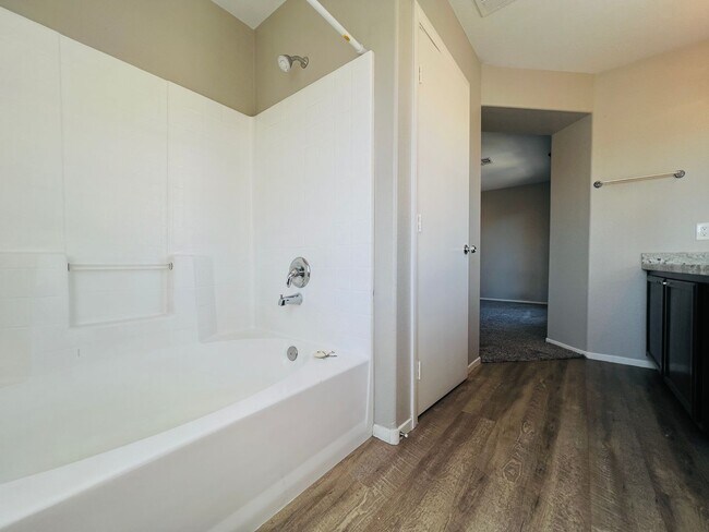 Building Photo - Charming 3-Bedroom Home in a Vibrant Commu...