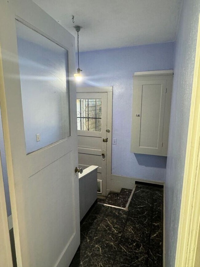 Building Photo - Charming 1920's Home with Large Backyard