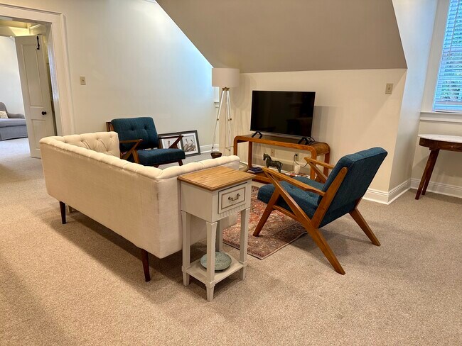 Building Photo - 3027 Chestnut St