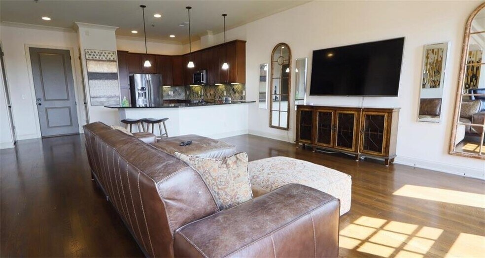 Building Photo - 360 Chambers St