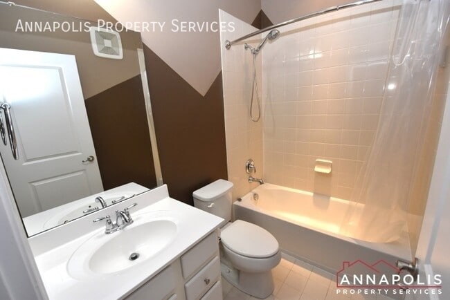 Building Photo - 1202 Chadwell Ct