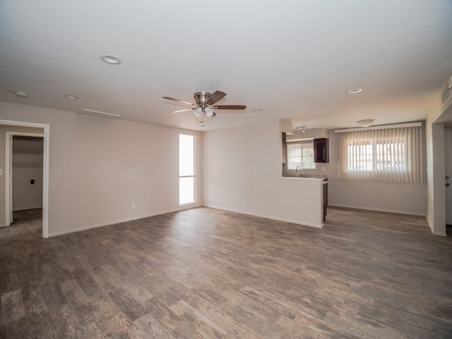 Building Photo - 7014 E Holly St