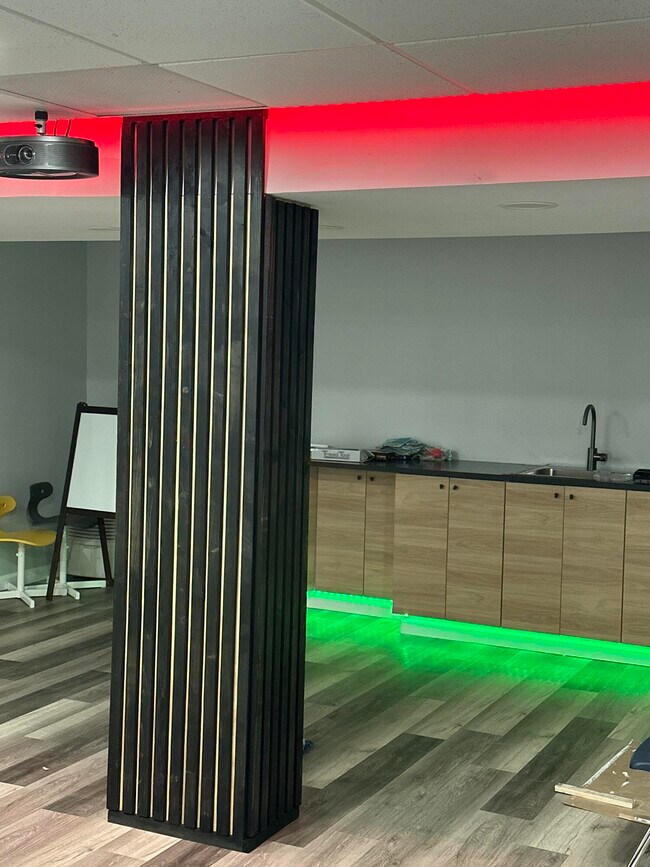 Building Photo - 7074 Foxridge Dr