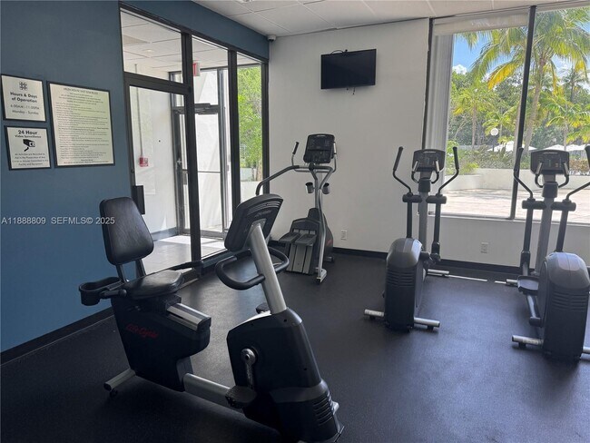 Building Photo - 100 Bayview Dr