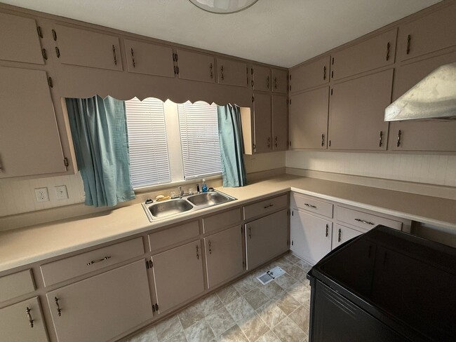 Building Photo - Walking Distance to Pell City Courthouse, ...
