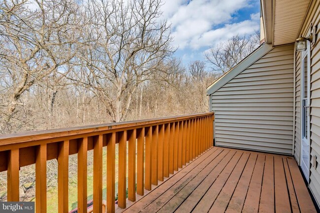 Building Photo - 227 Carriage Ct