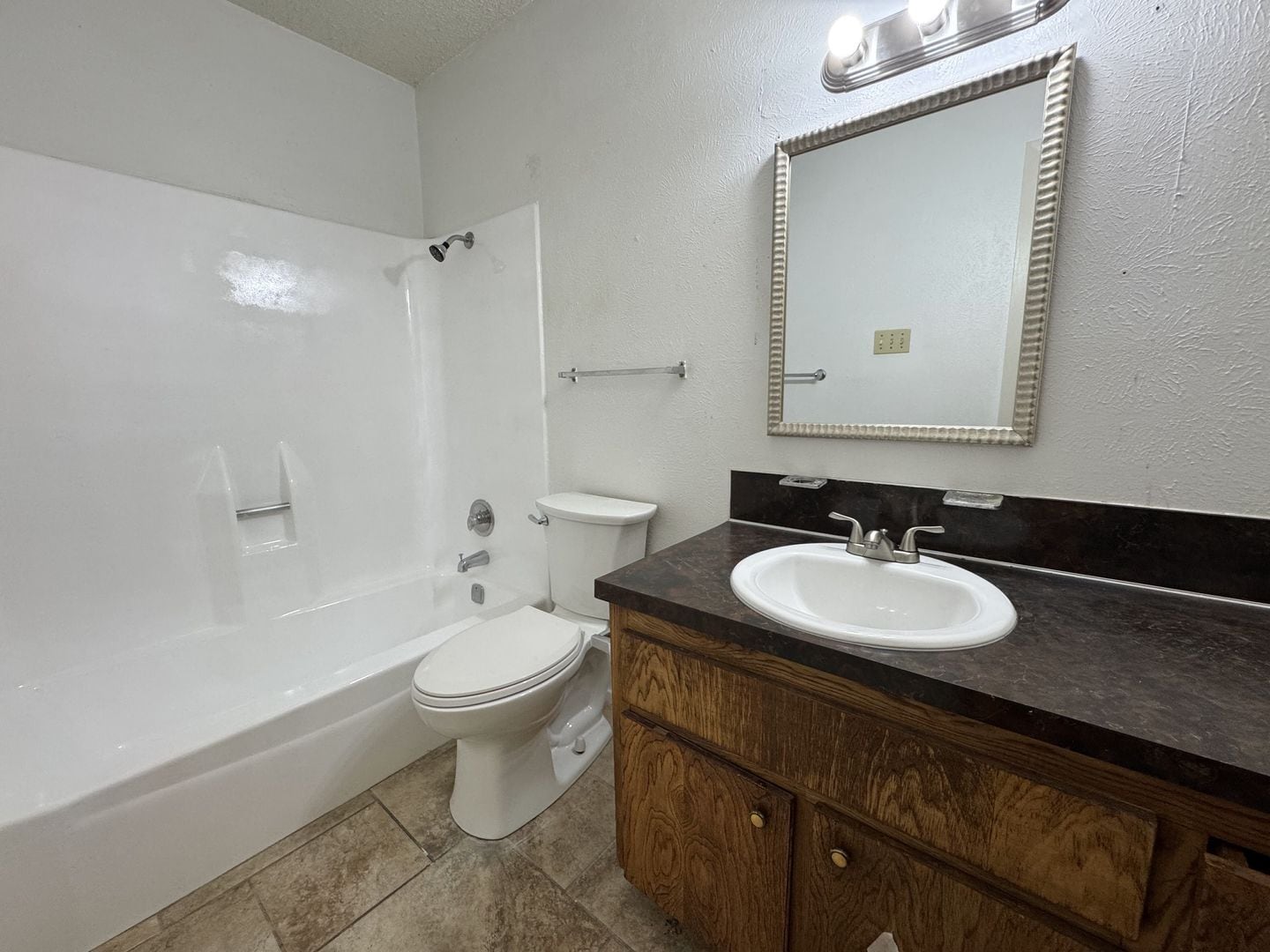 Building Photo - 2211 Cascade Dr