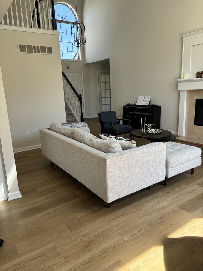 Building Photo - 603 E Castlebury Cir