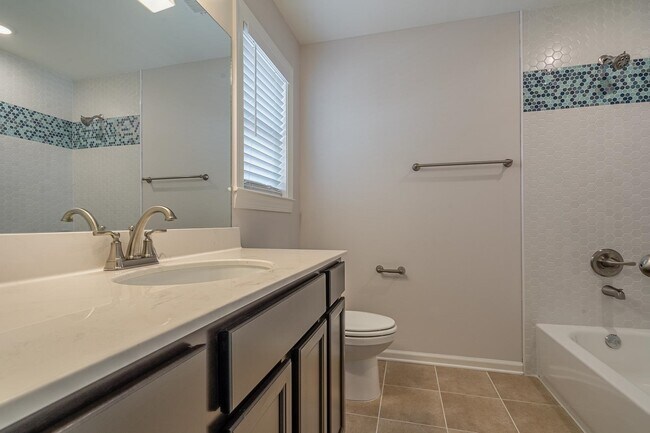 Building Photo - 84 N Rembert St