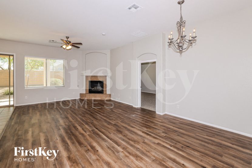 Building Photo - 1809 S 123rd Dr