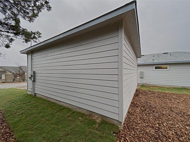 Building Photo - 20915 Oak Dale Dr