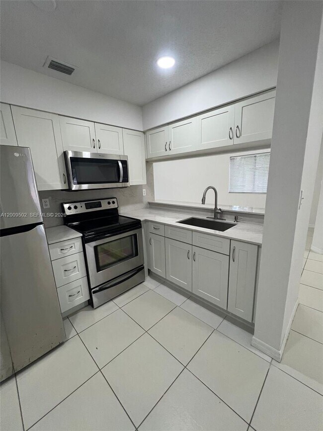 Building Photo - 9203 SW 138th Pl