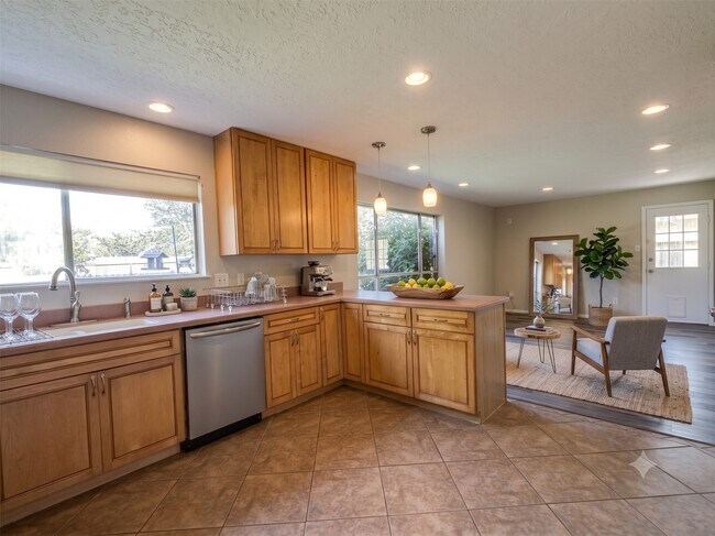 Building Photo - 302 Morningside Dr