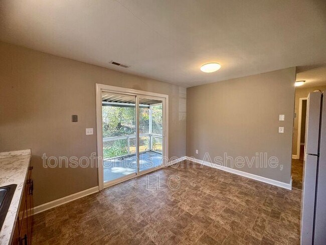 Building Photo - 1614 Brevard Rd