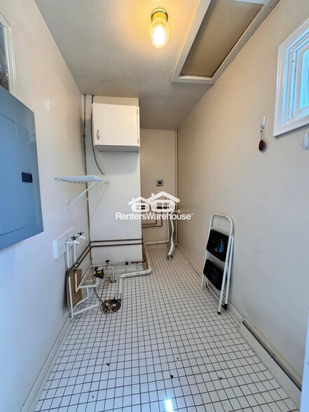 Building Photo - 1328 E 28th St